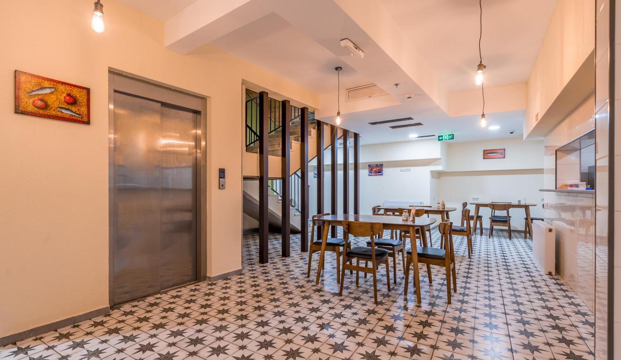 Green Inn Hotel Тбилиси Экстерьер фото