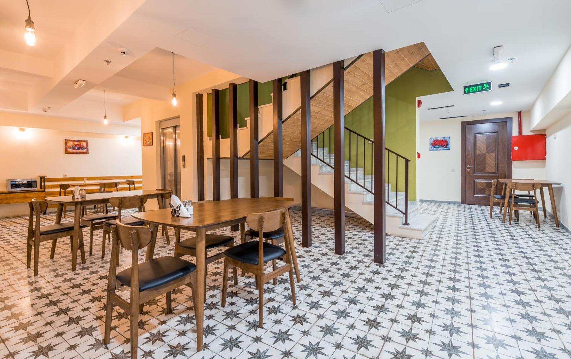 Green Inn Hotel Тбилиси Экстерьер фото