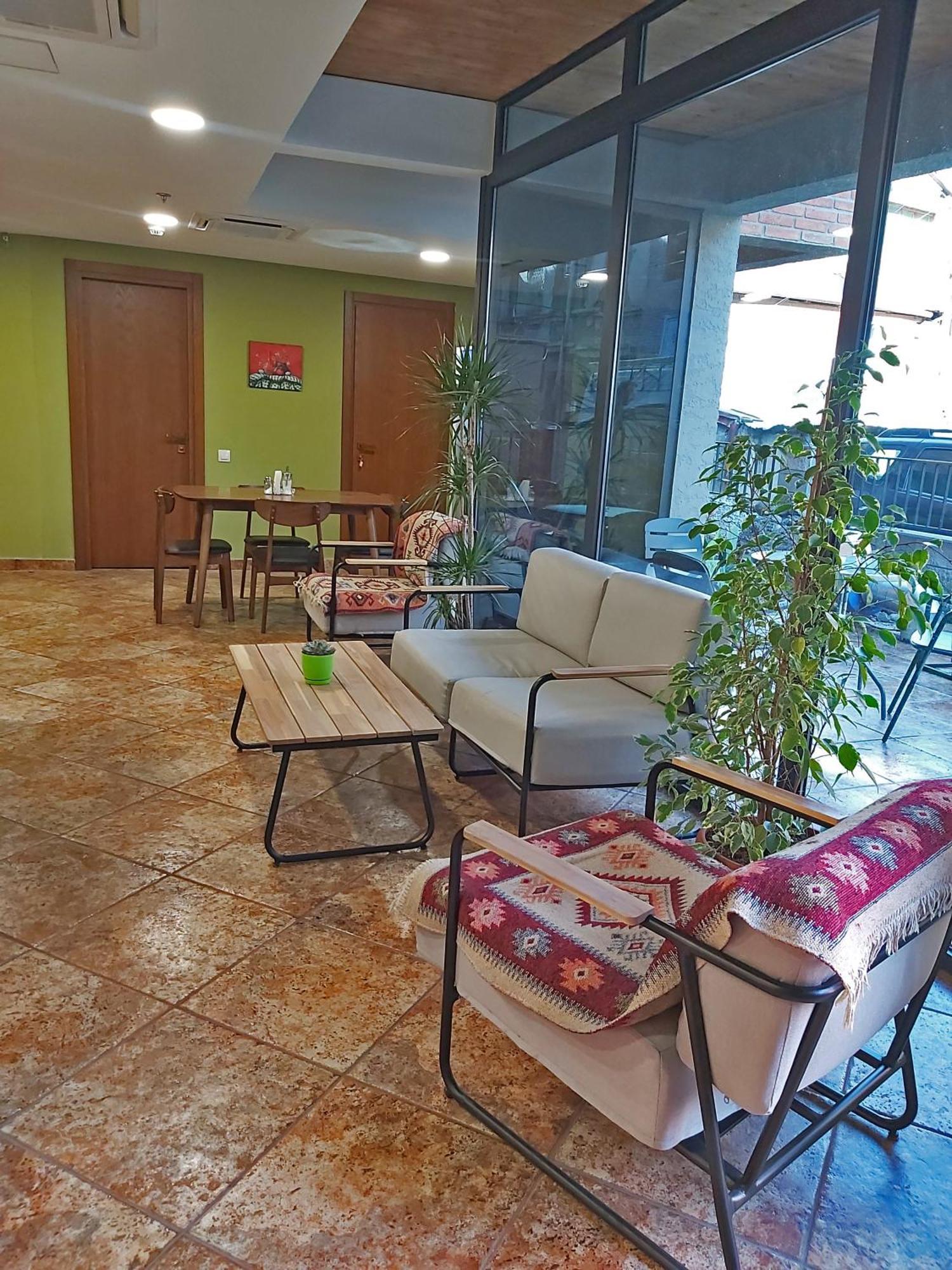 Green Inn Hotel Тбилиси Экстерьер фото